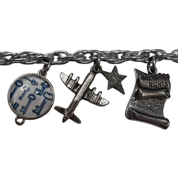 AMERICANA CHARM BRACELET -  12 Charms Depicting Revolutionary USA​​​​​​​…​​​​ - Picture 8 of 10